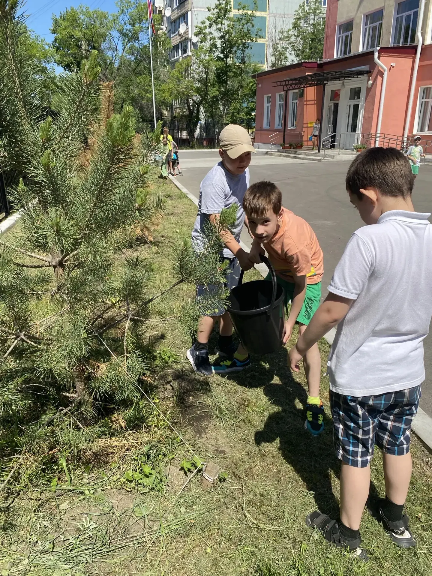Лето в школе с лагерем «Росинка» — время открытий и дружбы! ☀️

Лето — это не только время отдыха, н