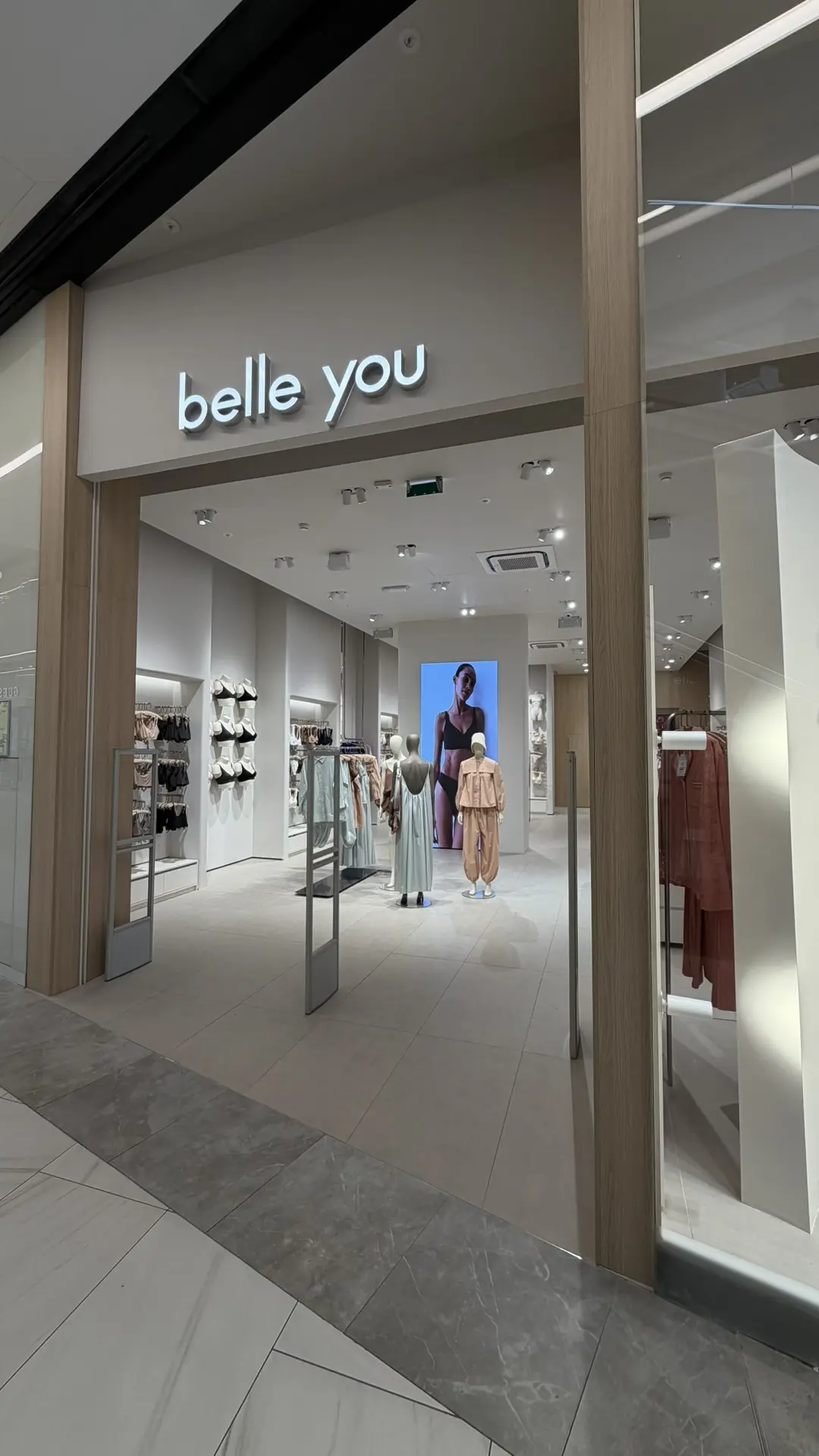 Девочки в ТРК Голливуд открылся Belle you 🤍

Все очень красиво 😍