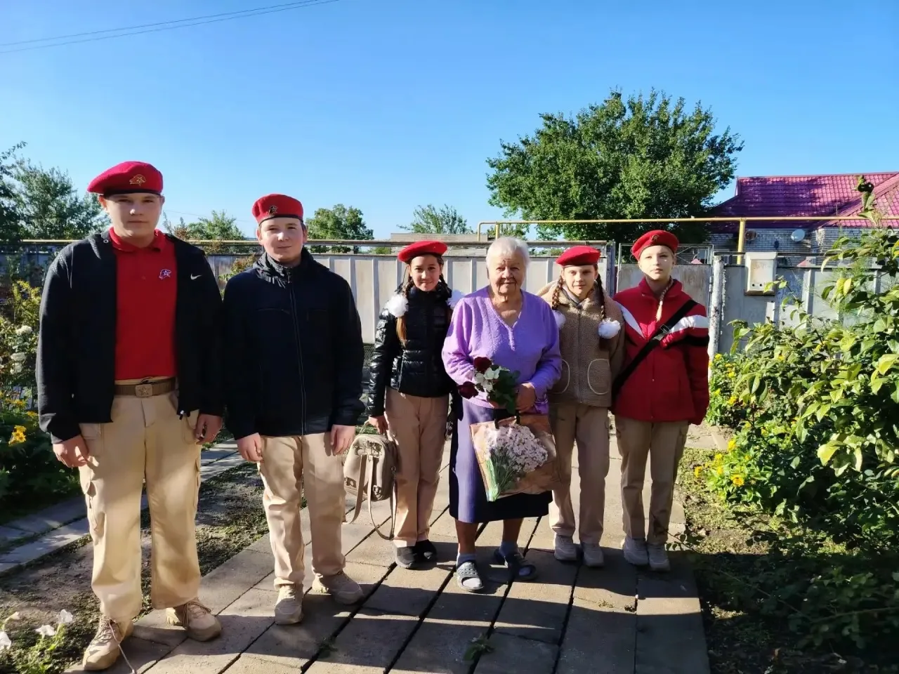 4 октября, в преддверии праздника «День Учителя!», учащиеся 7«Б класса МБОУ СОШ 13 им. ...