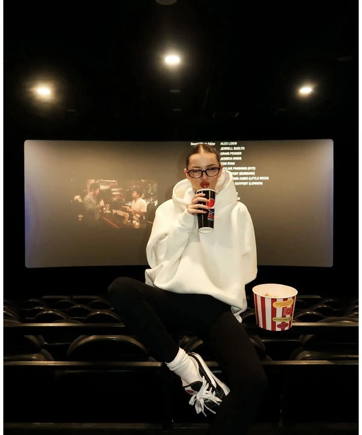 когда билеты купила ради фотосессии 😂🍿

ИДЕИ ДЛЯ ФОТО 💫