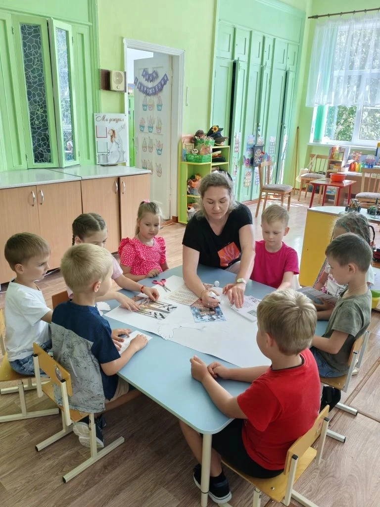 В преддверии памятной даты — 22 июня, Дня памяти и скорби, — дети старшей группы детско...