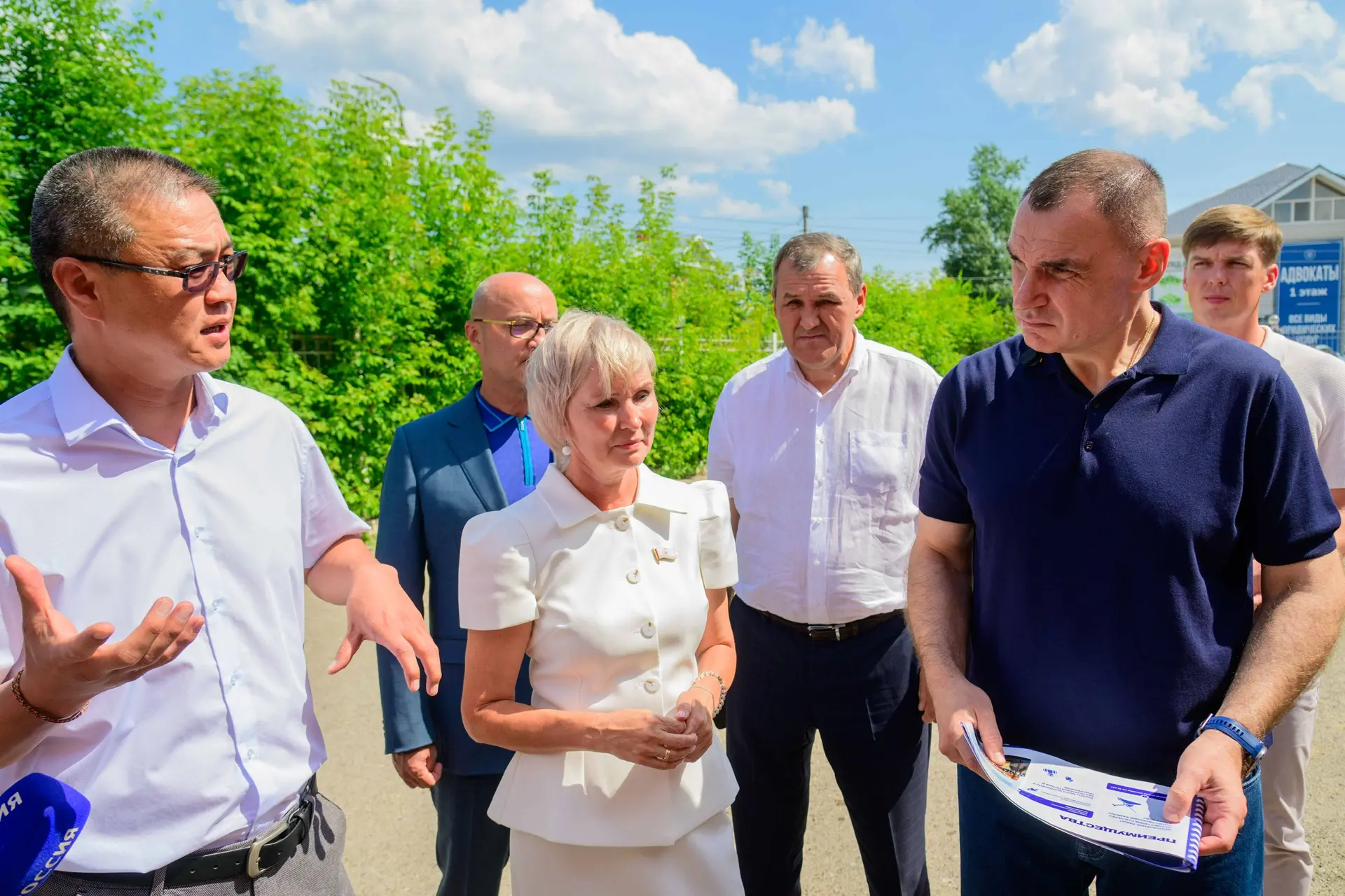 Глава Марий Эл контролирует работы по устранению последствий паводка в Волжске
 
Глава Марий Эл встр