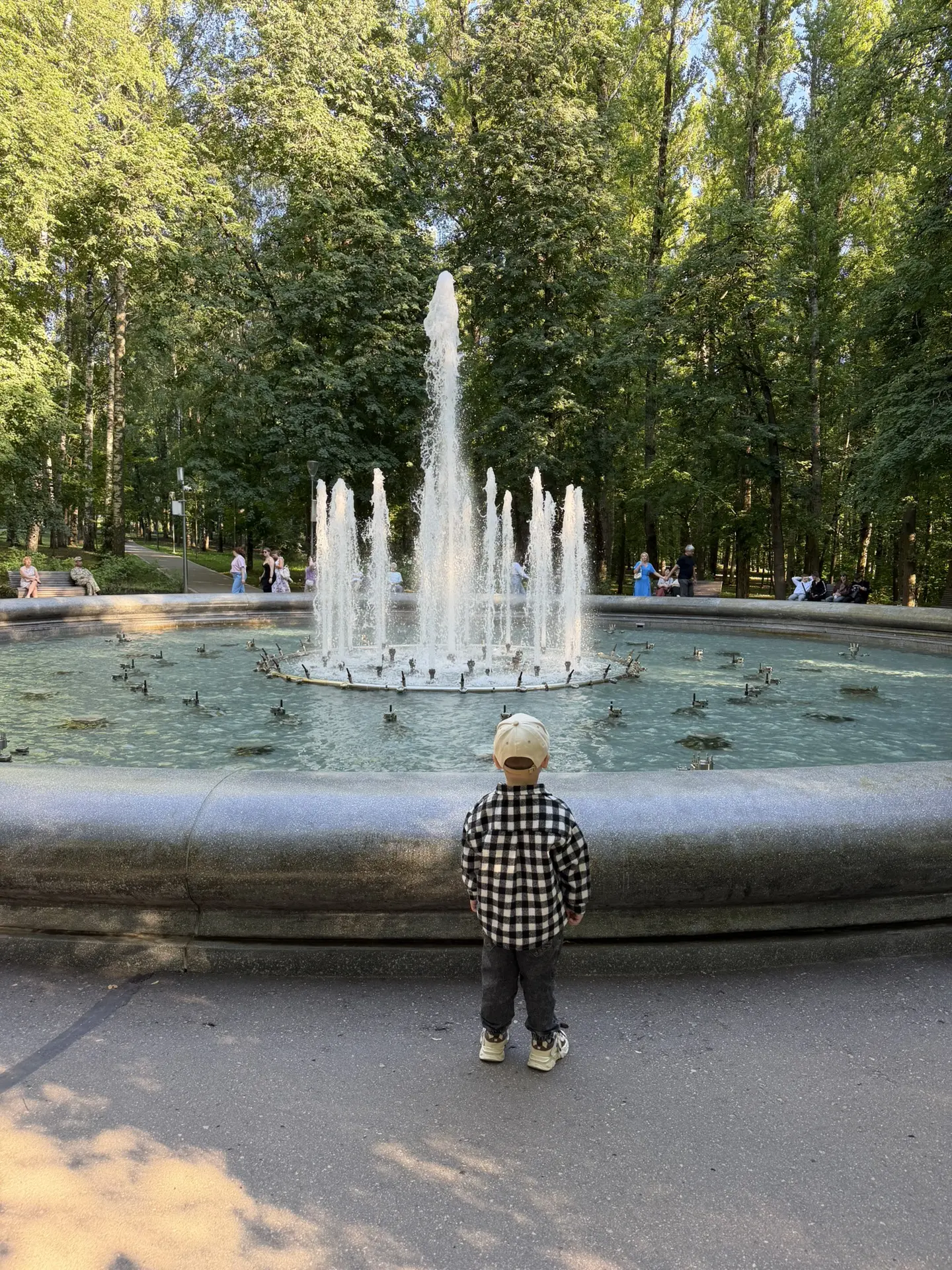 Вечерний променад 🌳

Чем вы сегодня занимались? Давайте делиться в комментариях, а?) вот прям любое