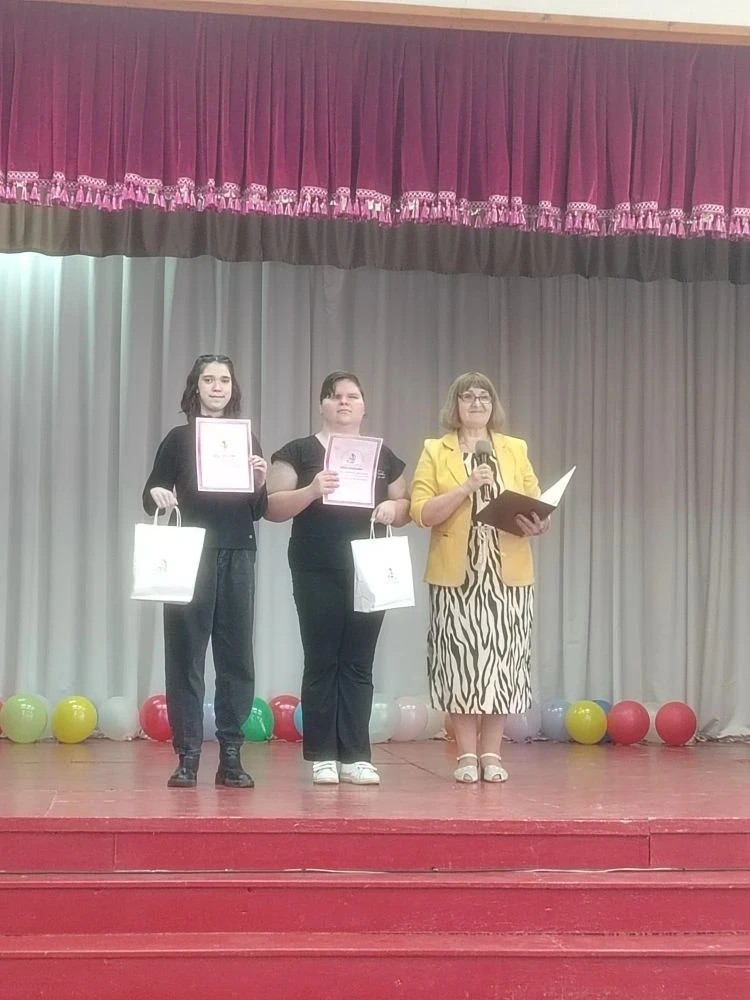 ✨ Приходченко Кира и Веденецкая Вероника на награждении за участие в конкурсе Алые Пару...