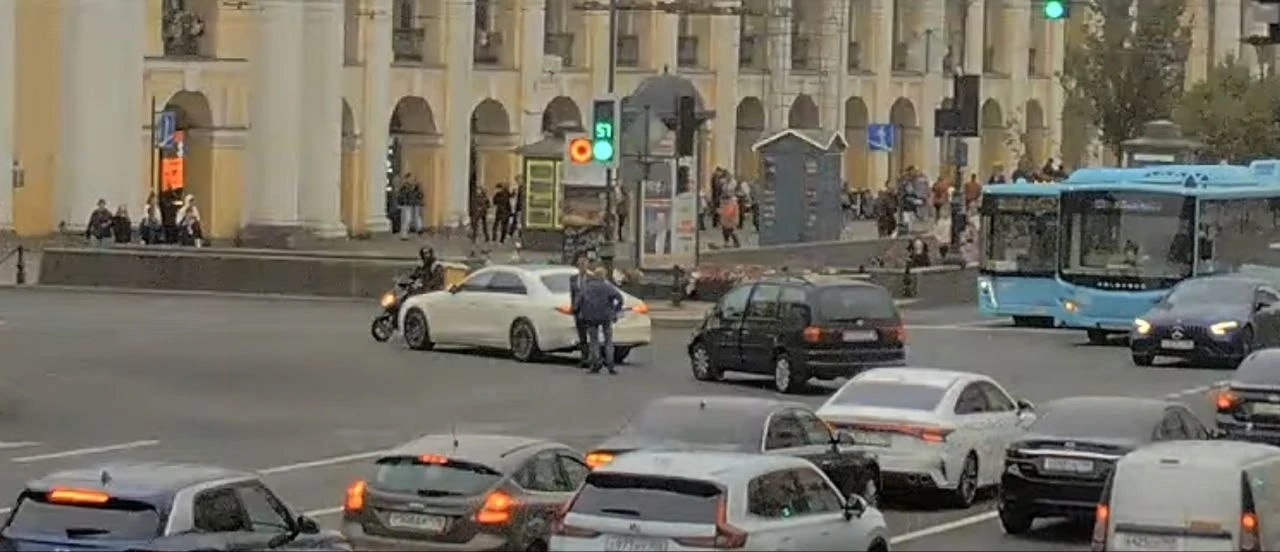 Дтп на перекрёстке Невский/Садовая