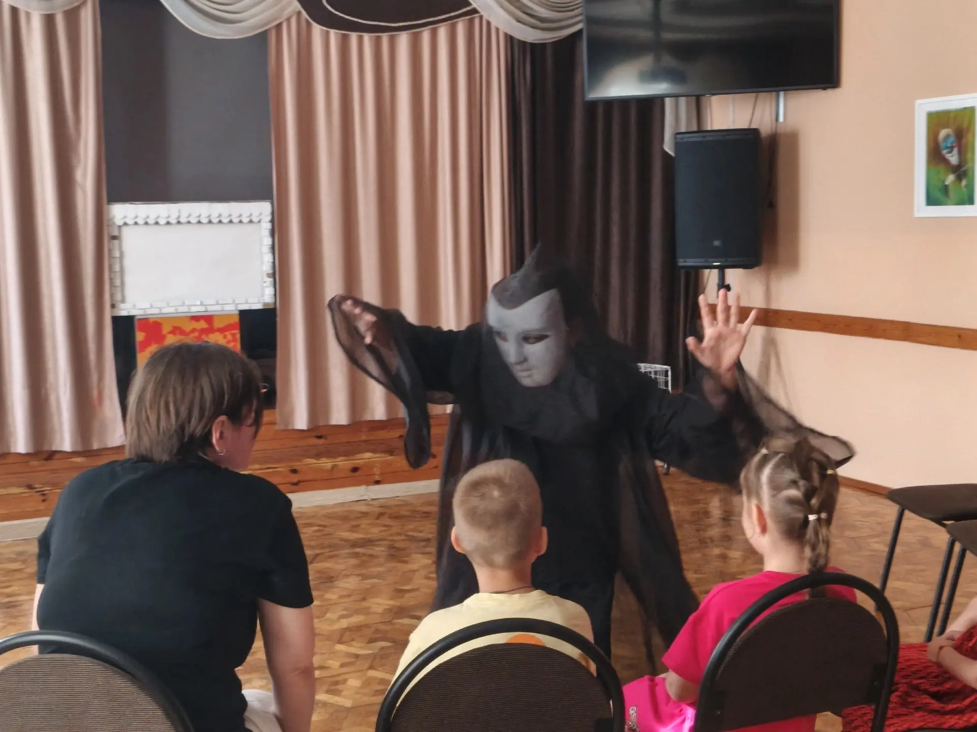 🌈Куда исчез свет? Туда, где рождается сказка! 🎭Вы думаете, театр теней — это просто пальцы, сложен