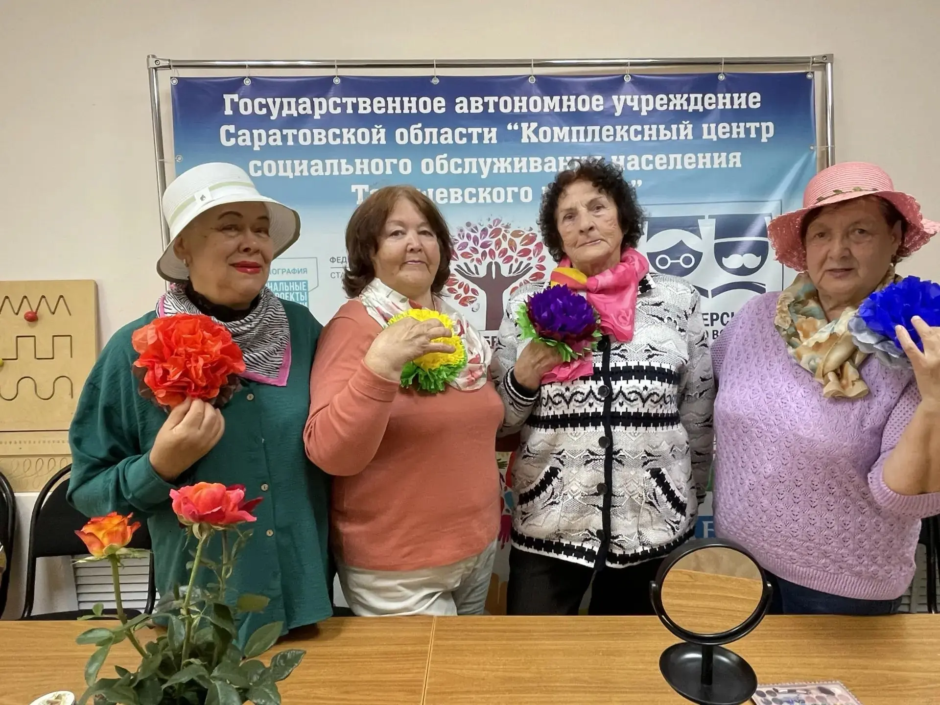Красота спасает от холодов: «Бабушки» Татищевского района отметили Всемирный день красо...