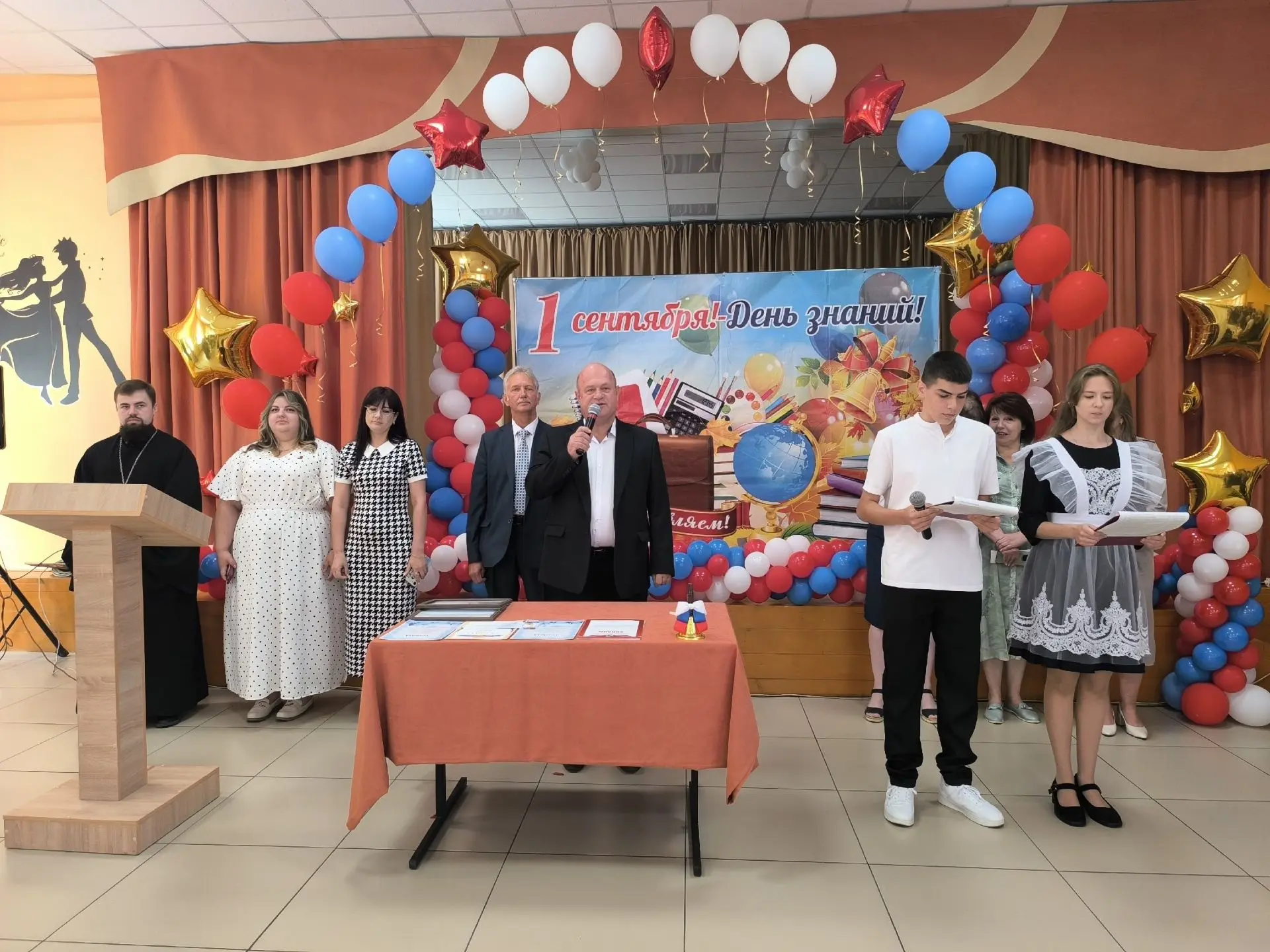 🔔 Ещё немного кадров со школьных линеек.