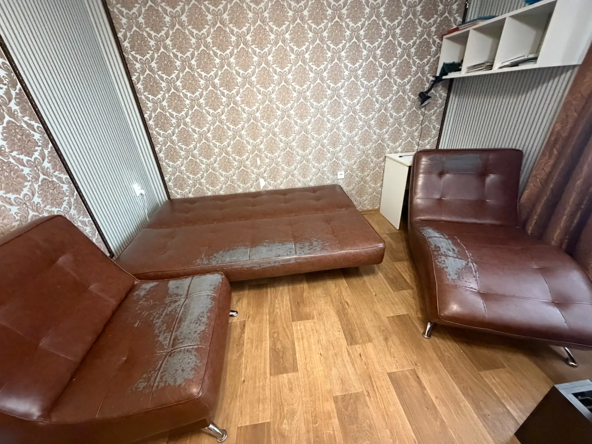 Отдам диван (механизм к ремонту) 2 кресла. Самовывоз. Район Сити Молла