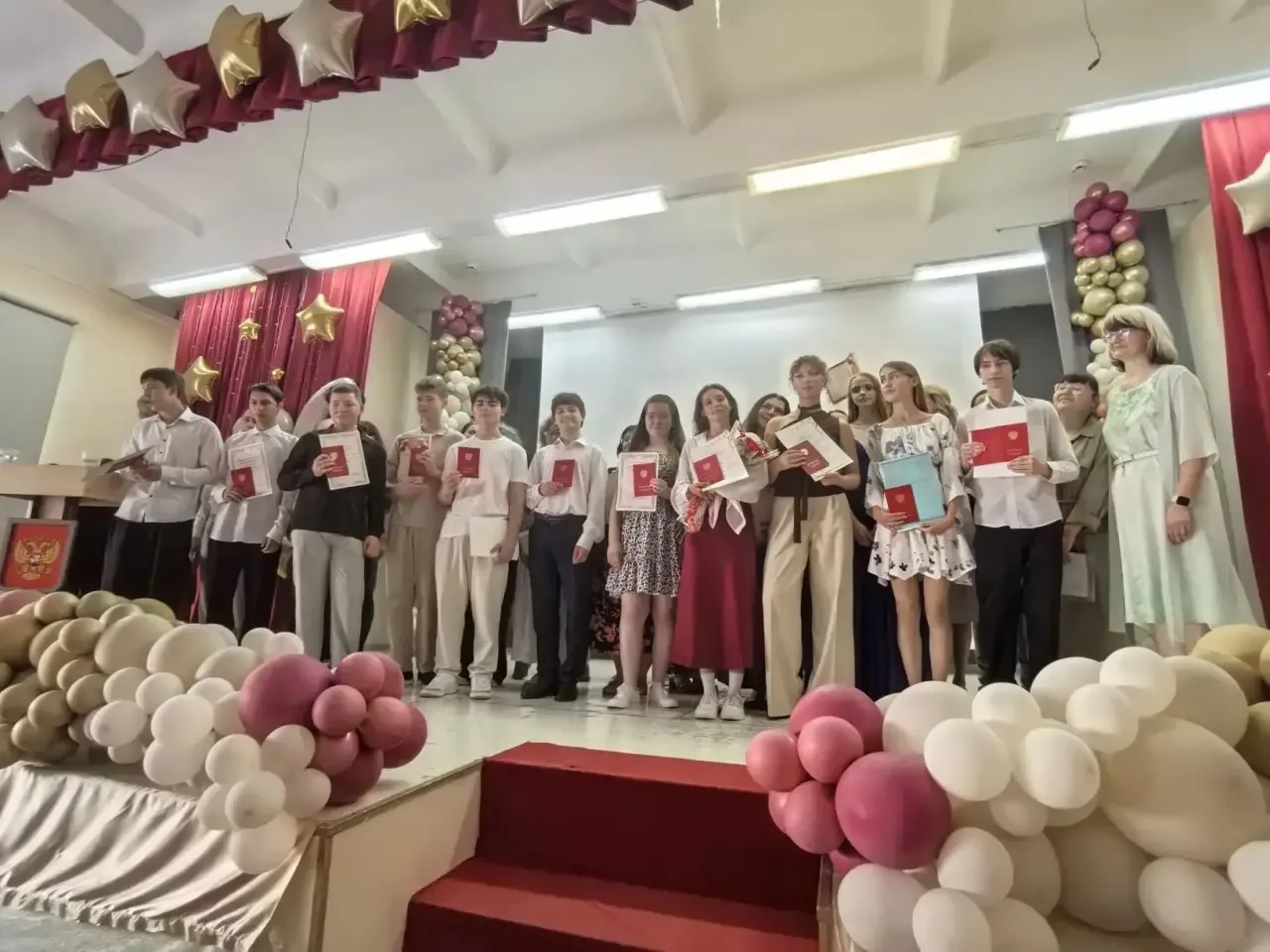 🎓 🎊Итоги выпускных в нашей школе!

🥹В конце июня наша школа провожала своих выпускников. Это были