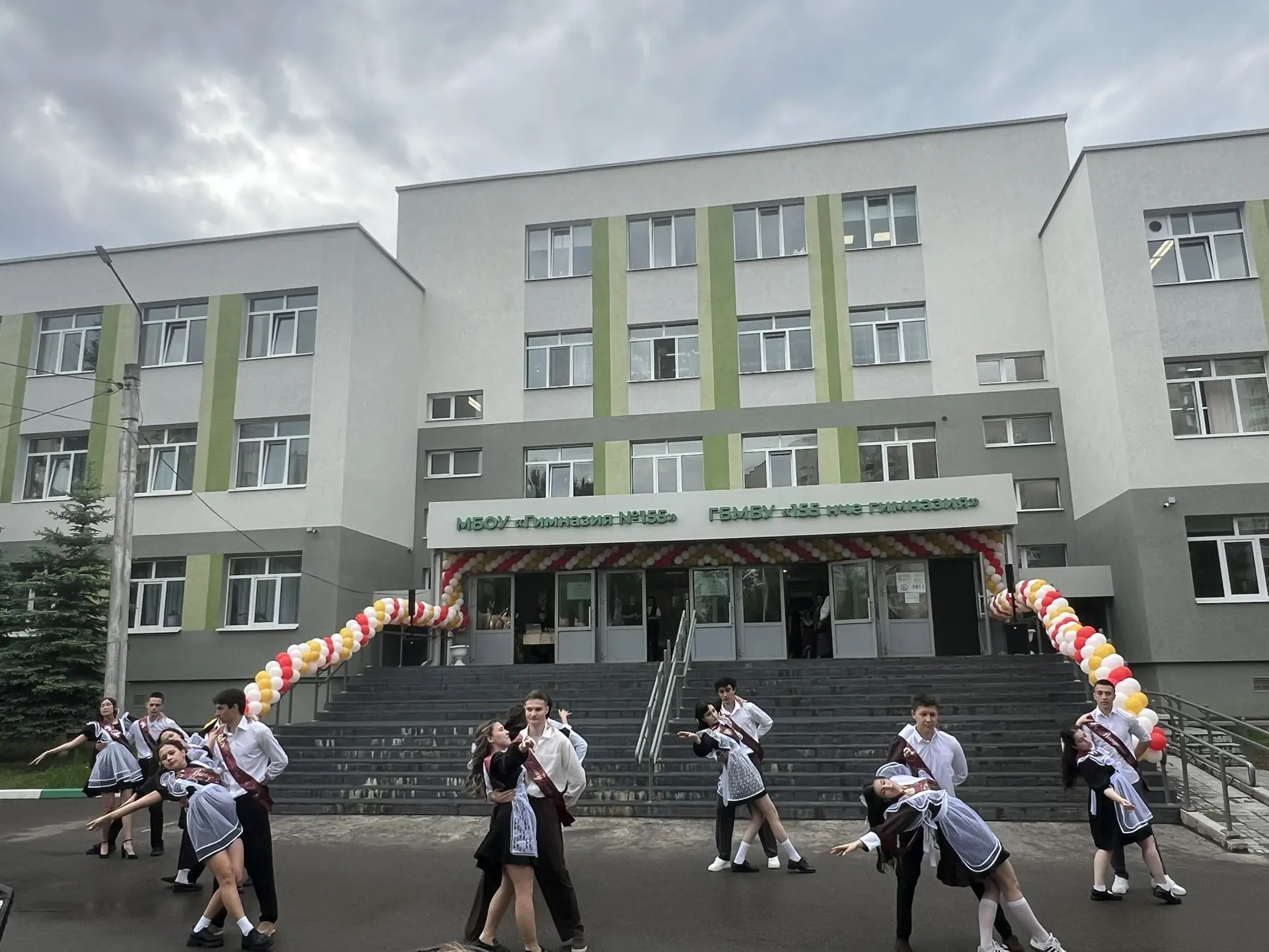 🔔Сегодня у наших одиннадцатиклассников прозвенел последний звонок. Грустно и радостно одновременно. 