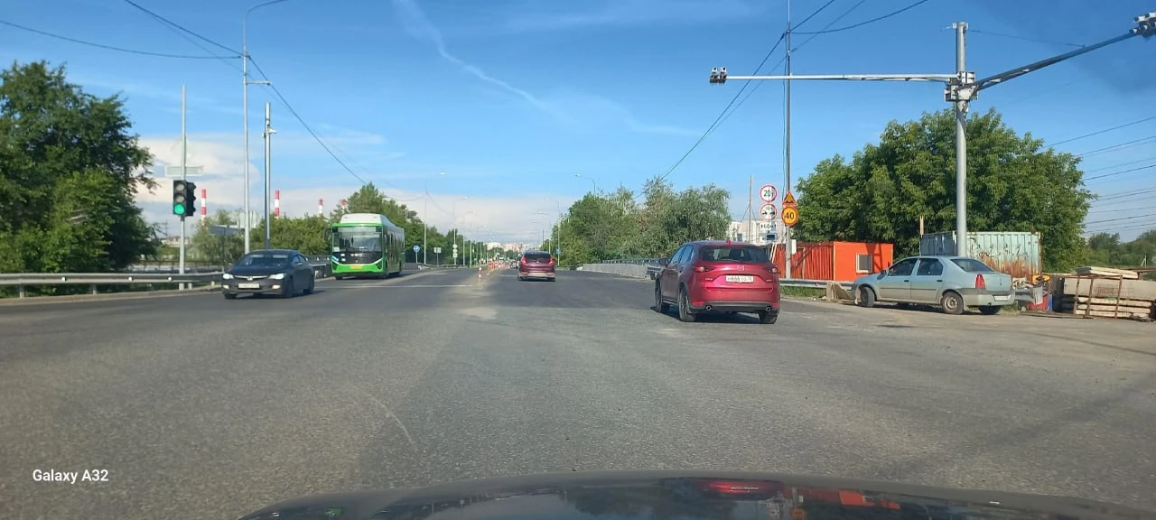🚗Открыли движение по новому мосту на улице Дамбовской, который проходит через озеро Об...