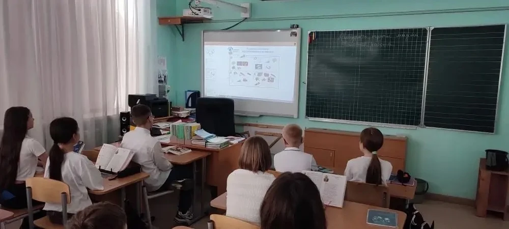 🍎 Здоровье начинается с тарелки: в школе прошли классные часы о гигиене питания  На этой неделе в на