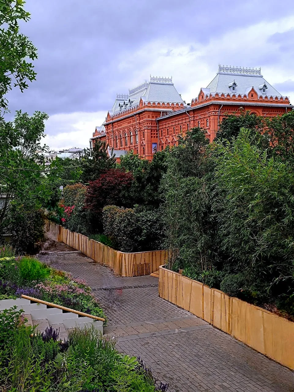 😍 Тропики в самом центре Москвы. @moscowmi