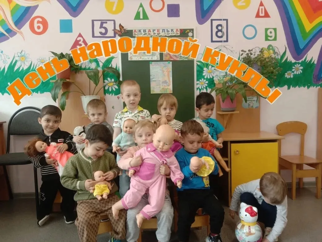 В группе "Акварелька" прошёл тематический день, посвящённый народной кукле. С давних времён кукла яв
