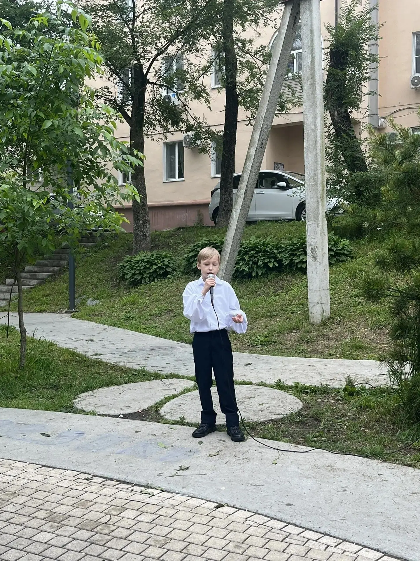 17 июня на площадке «Парк Окатовая» прошёл традиционный городской конкурс песни для пришкольных лаге