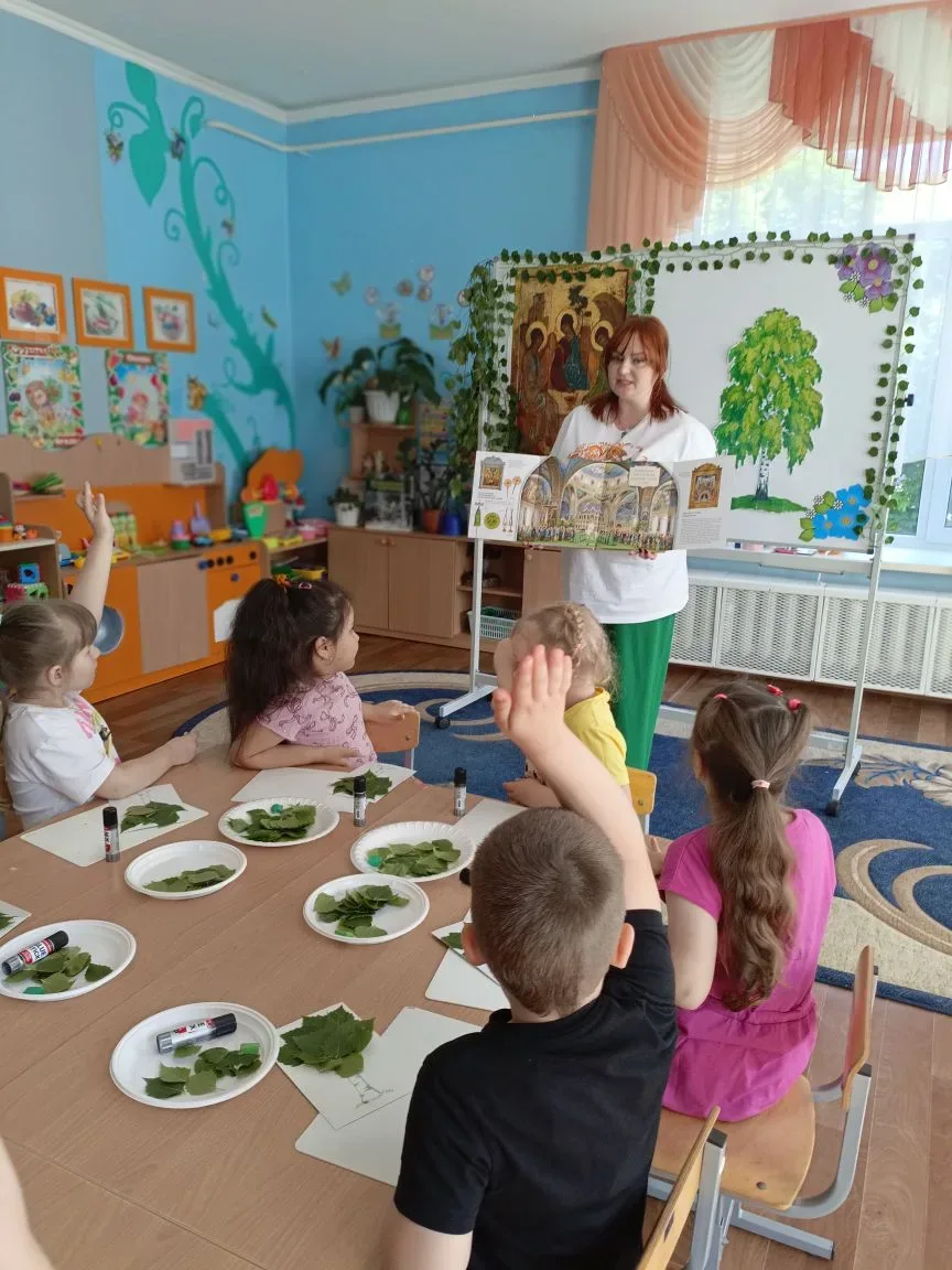 В детском саду в корпусе №3 прошло увлекательное занятие, посвященное празднику Троицы....