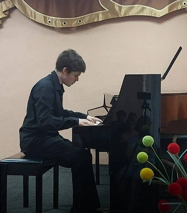 🎼9 июня в ДМШ №64 прошло радостное событие - на сцене выступил Тельгереков Даниил. Муз...