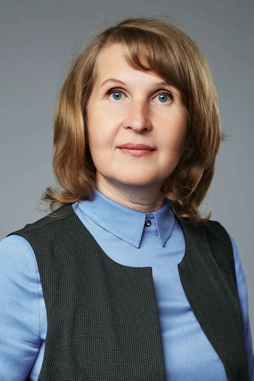 💫 Потомственный педагог, депутат, коллекционер виниловых пластинок и директор школы № 2 г. Омутнинск
