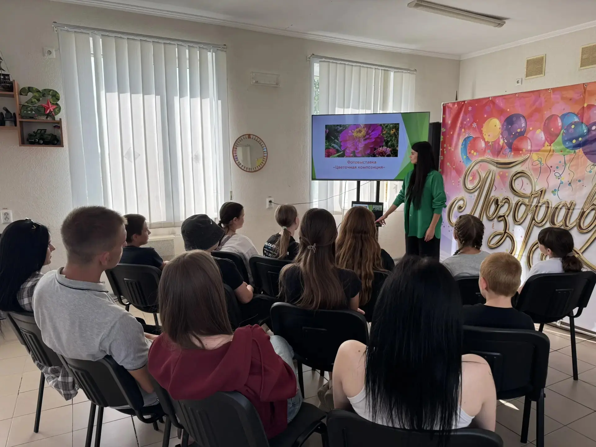 Говорят, что для радости человеку нужно совсем чуть-чуть: солнце, музыка и цветы. Цветы...