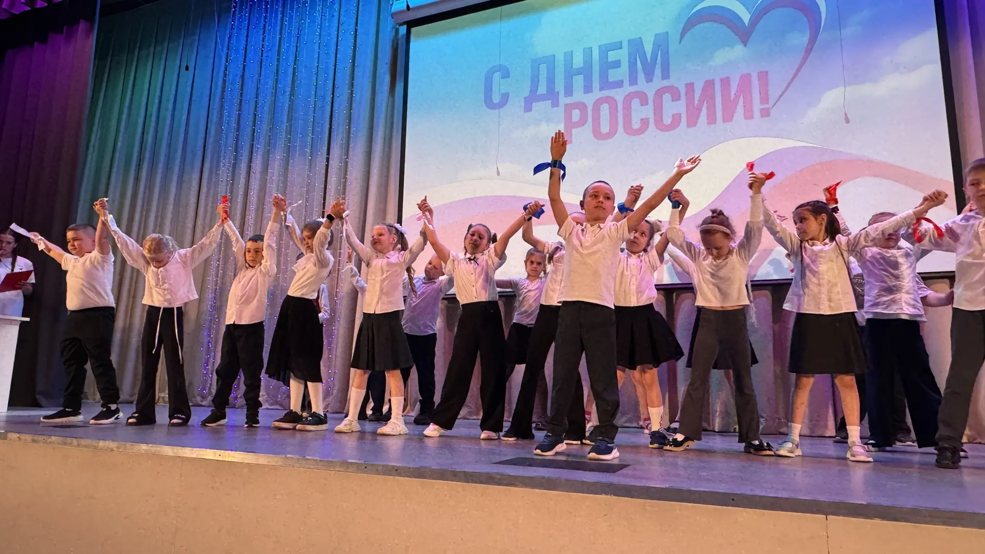Сегодня День России — праздник нашей огромной, разной и любимой страны. 🇷🇺

В нашем летнем лагере 