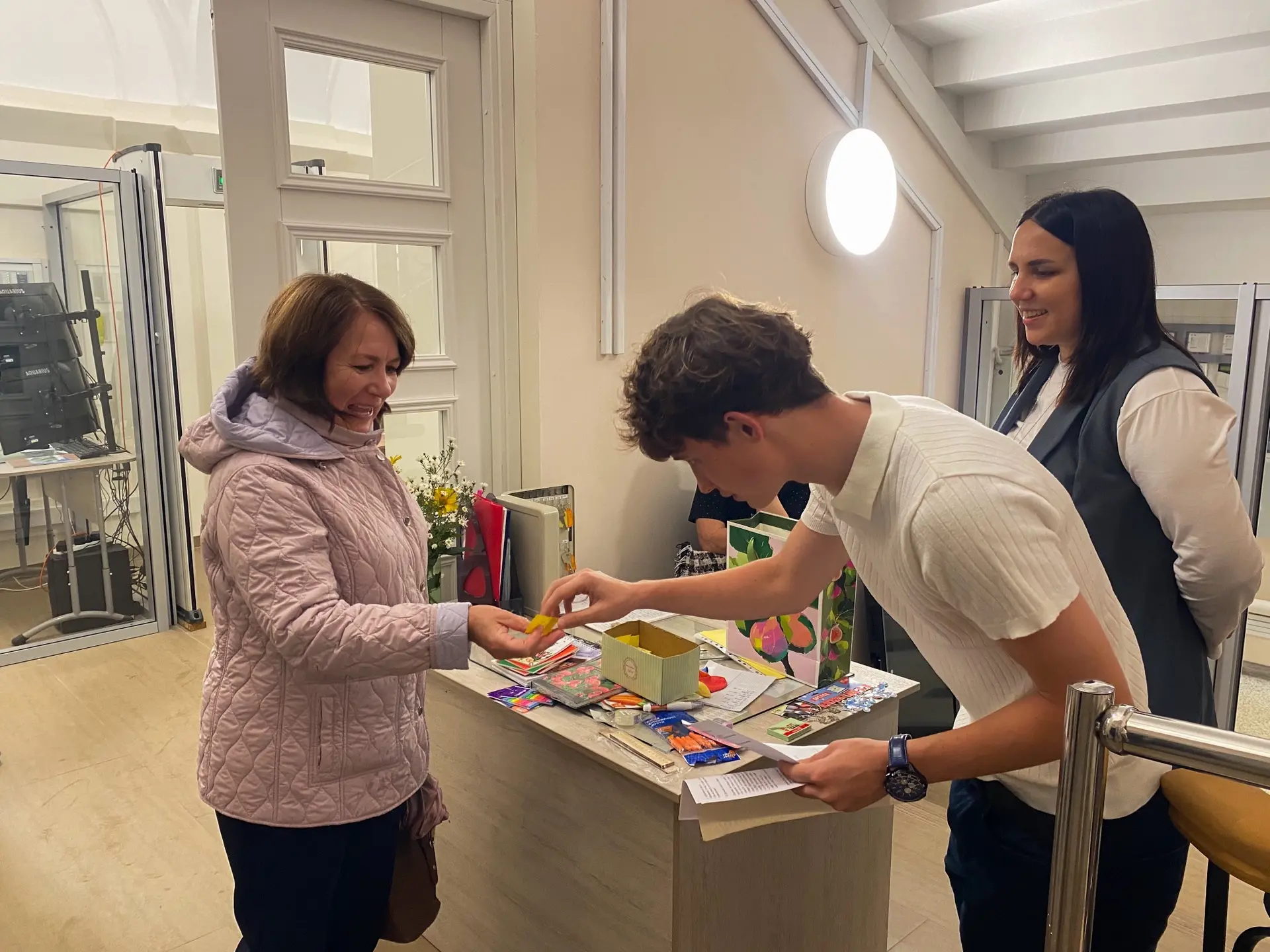🎉 Сегодня, 5 октября, мы от всей души поздравляем наших дорогих учителей с Днём учител...