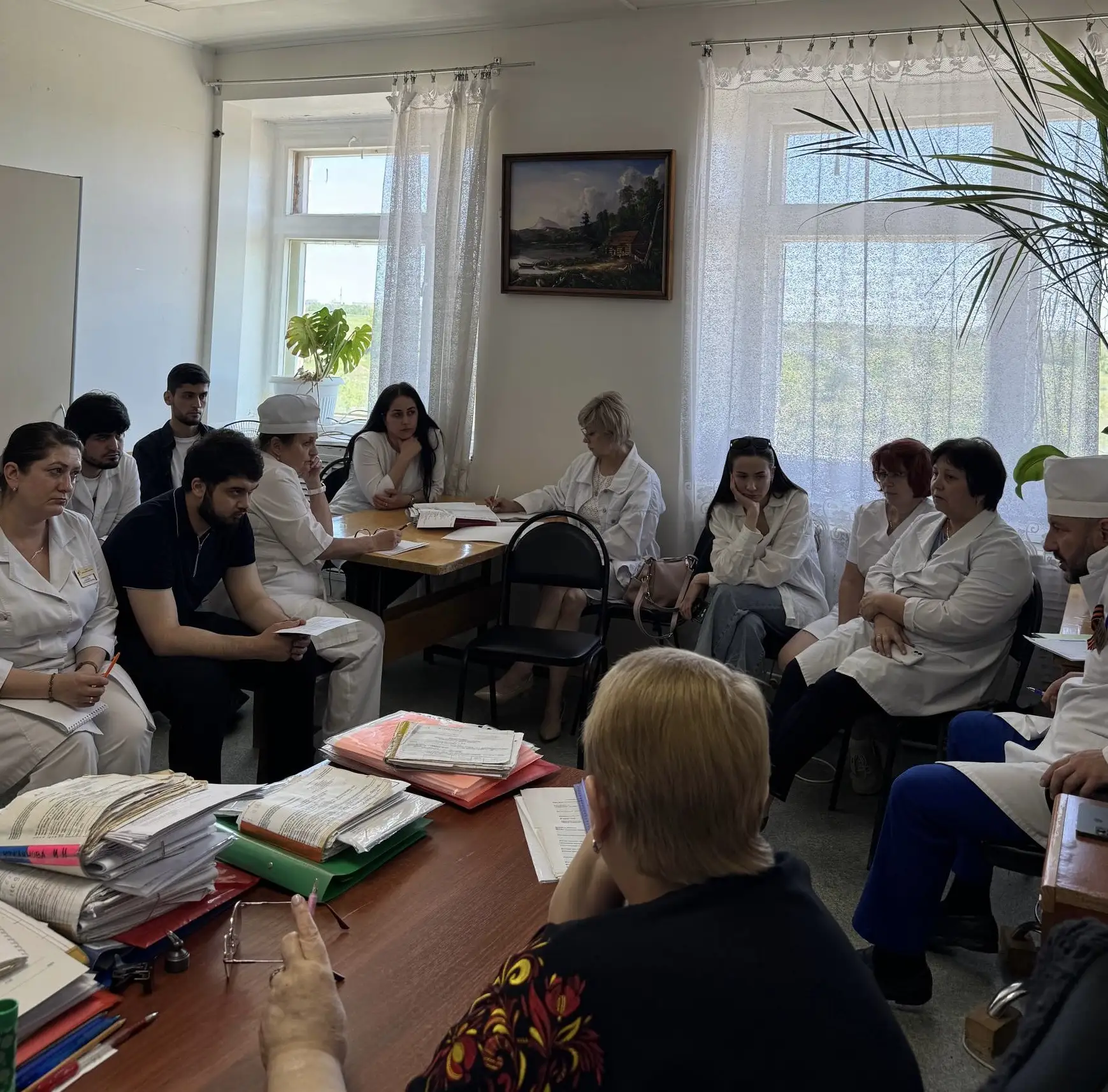 Провёл рабочее совещание с заведующими и врачами взрослой поликлиники. Обсудили текущие...