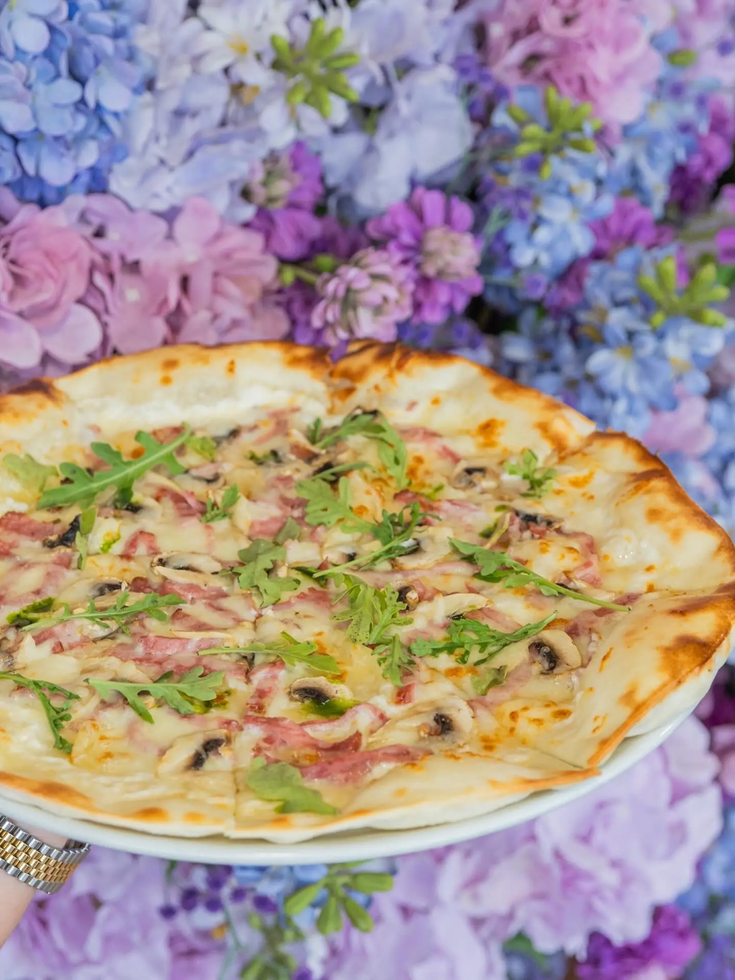 Пицца с ветчиной и грибами😍

💛Ждем вас каждый день с 7:00! Ваша любимая «Та самая»
🏠 Кофейня на Б
