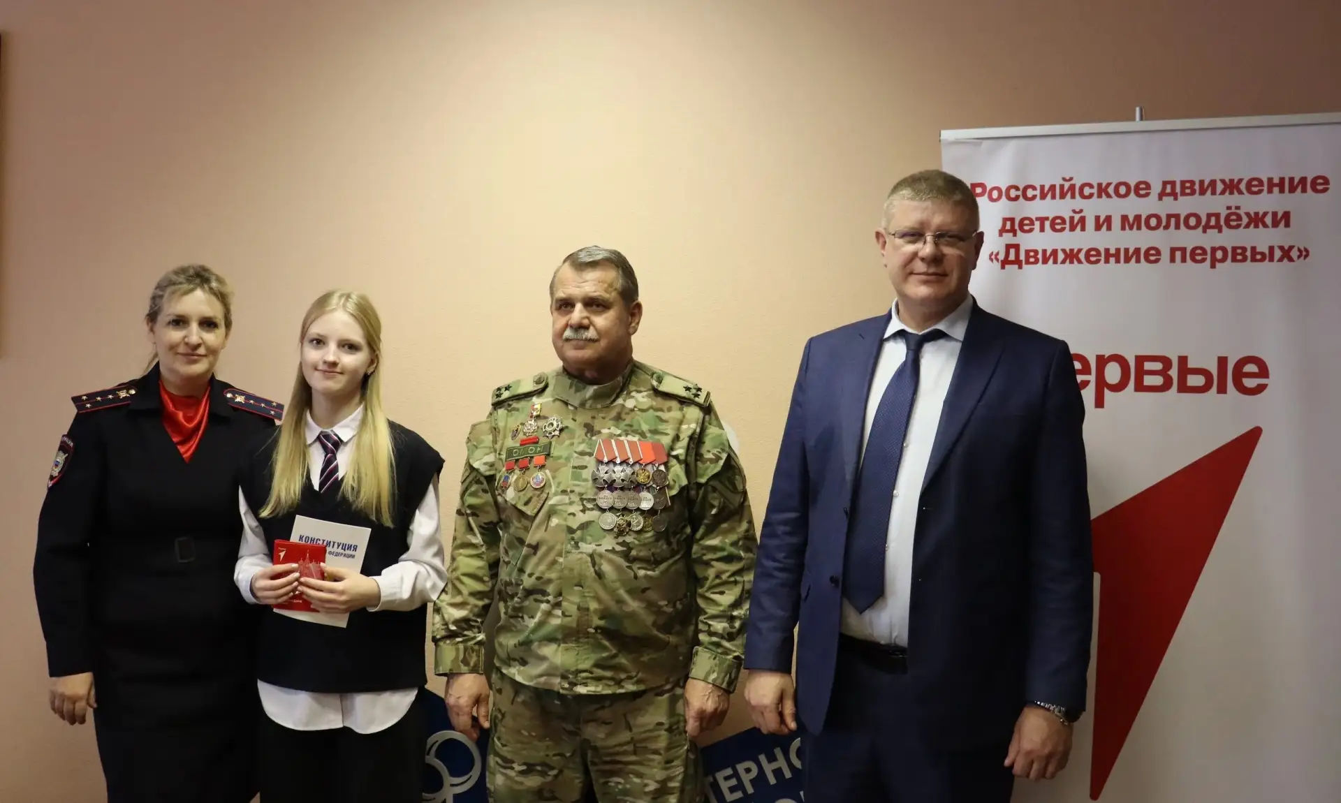 «Мы — граждане России!»: паспорта в торжественной обстановке 🇷🇺