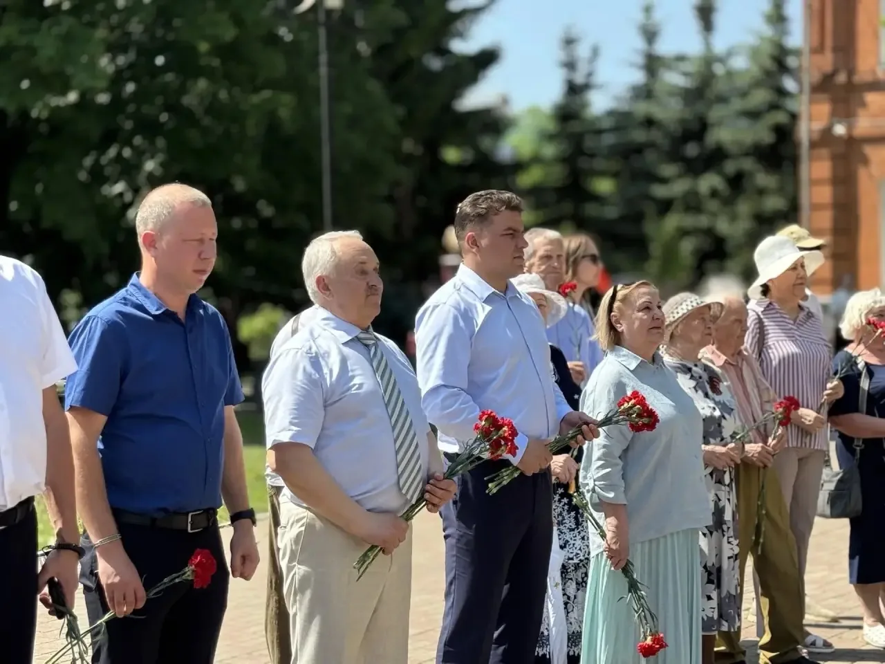 В юбилейный 795-й год Можайка в парке Победы у Вечного огня прошла традиционная Вахта памяти  Здесь 