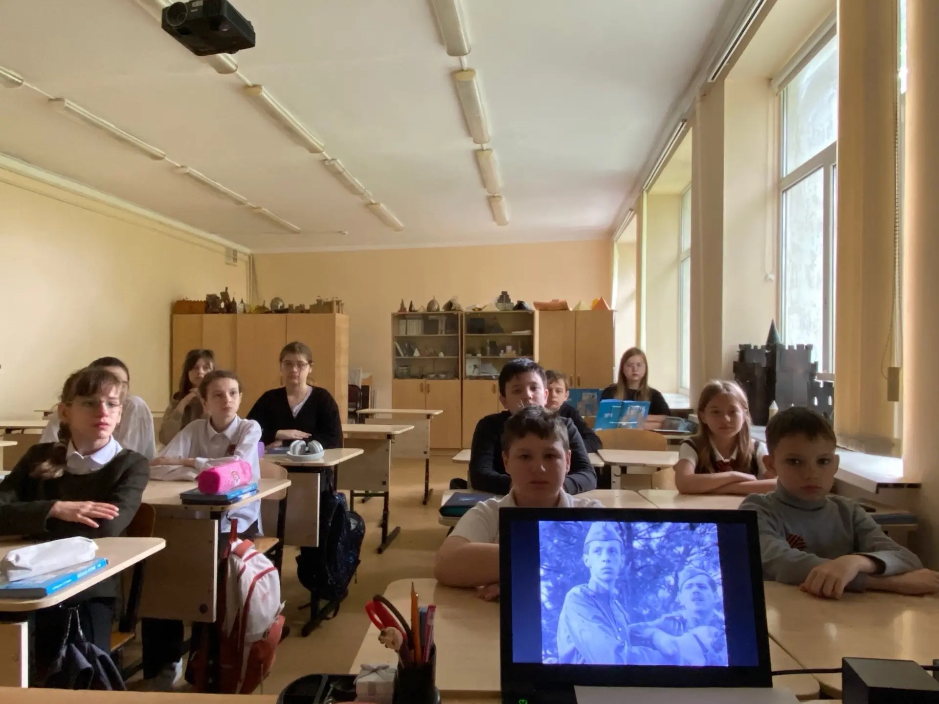 В преддверия 81 годовщины великой Победы советник директора по воспитанию Никита Александрович Сивен