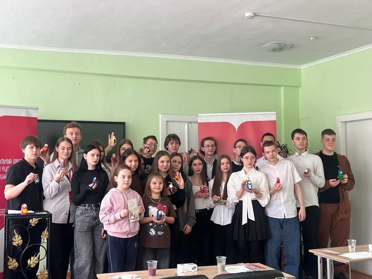 🇷🇺 Мастер‑класс по росписи матрёшек в ГБОУ "СШ № 32 Г.О. МАКЕЕВКА" 🎨  30 марта 2026 года учащиеся пр