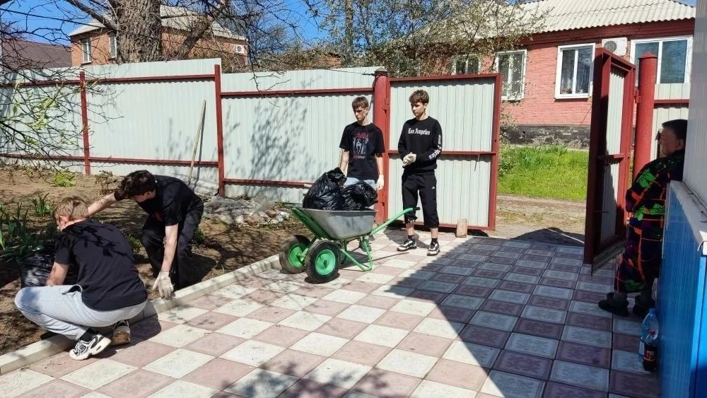 ✅ Студенты Каменского химико-механического техникума приняли участие в месячнике волонтёрского движе