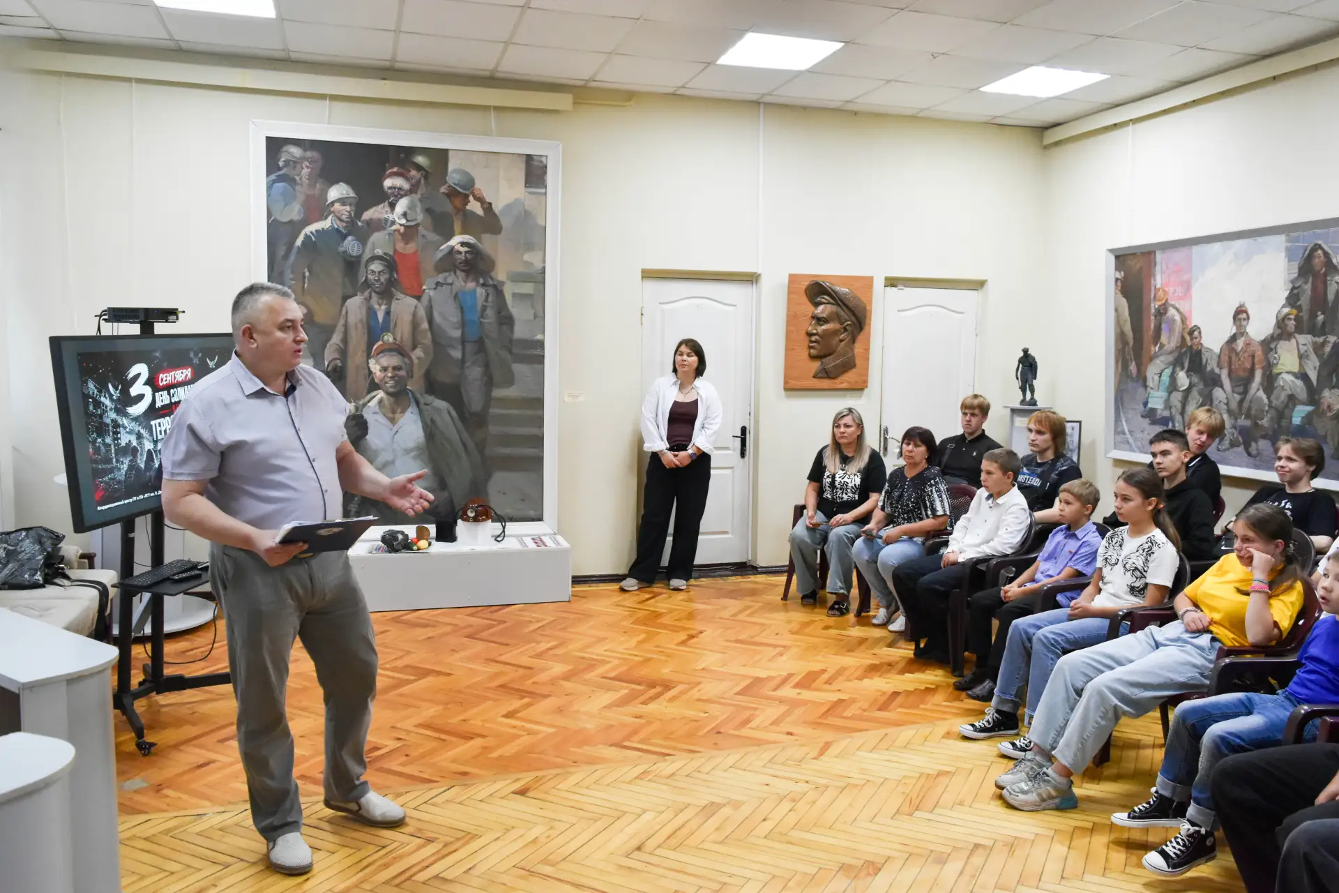 🥀 В Галерее искусств Луганска прошло культурно-просветительское мероприятие, посвящённ...