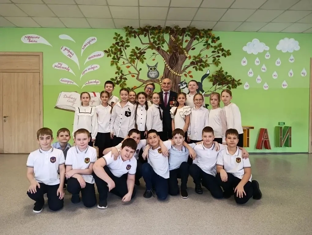 Урок мужества в 4 «Е» классе: История БАМа, которая тронула сердца 🇷🇺❤️  К нам приехал Вячеслав Иван