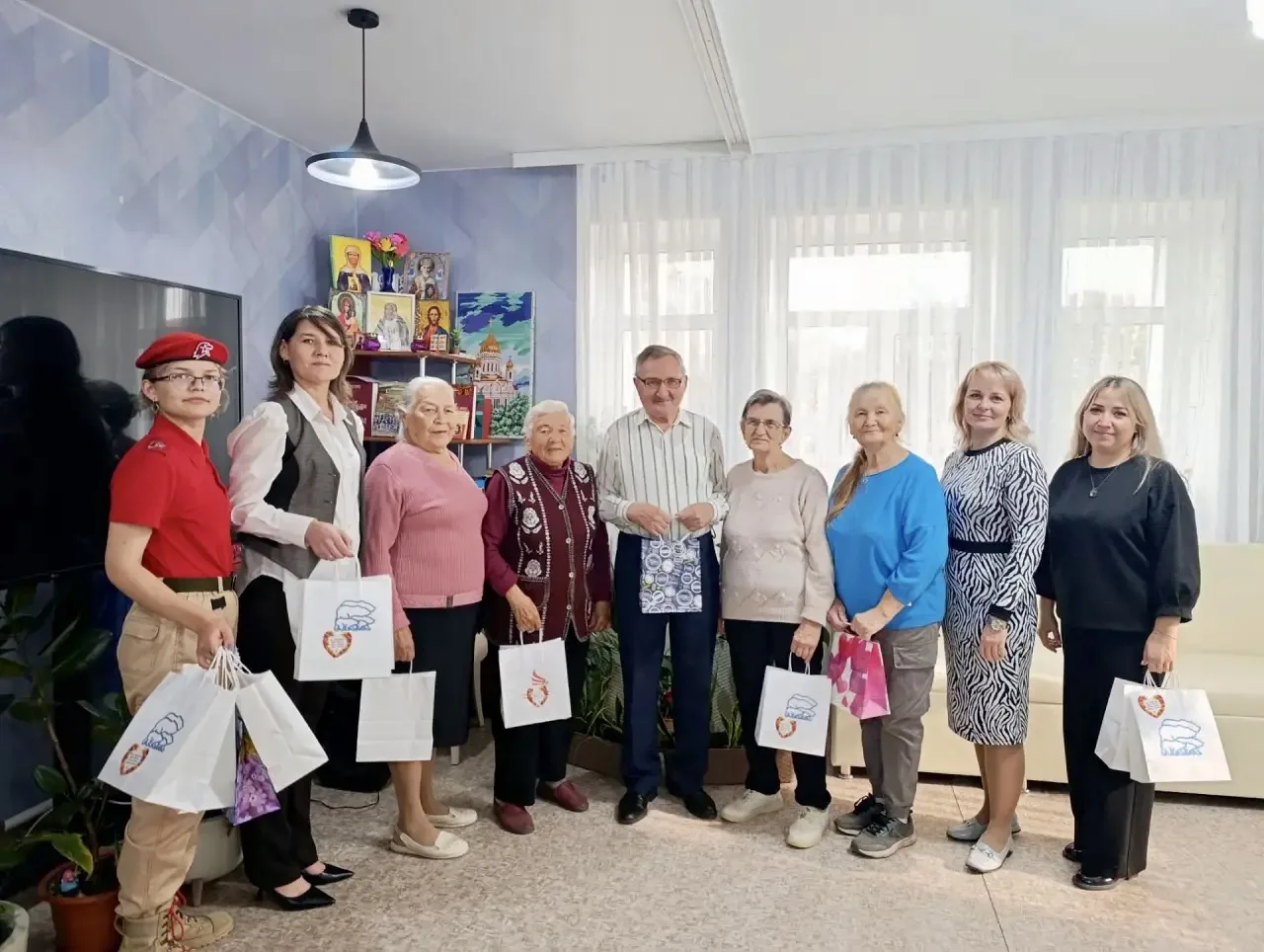 👍Акция «Праздник должен быть у всех» объединила поколения в Шумерлинском КЦСОН