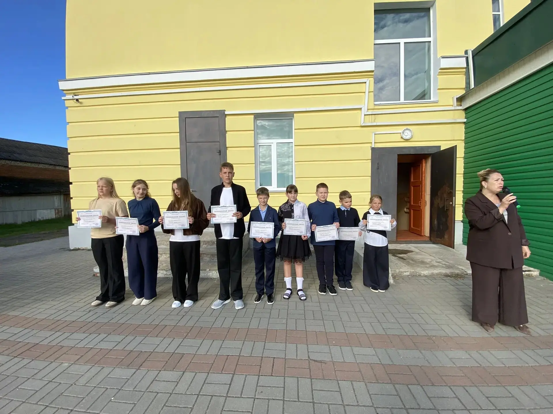 Сегодня в учебном корпусе №5 средней школы №1 состоялась торжественная линейка, посвящё...