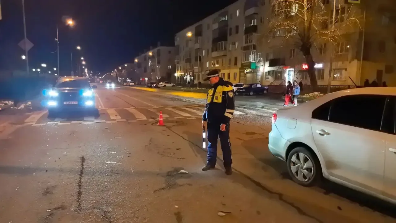 В Нижнем Тагиле автомобиль сбил женщину и ребенка на пешеходном переходе.
