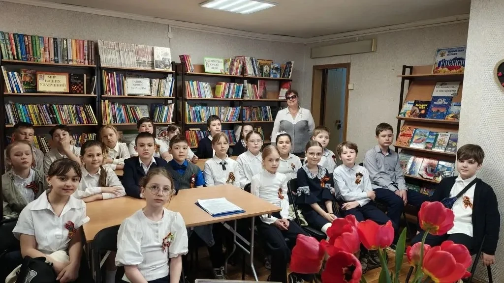 Вспоминая подвиг: «Страницы Победы» в городской библиотеке. 🇷🇺  В преддверии самого важного праздник