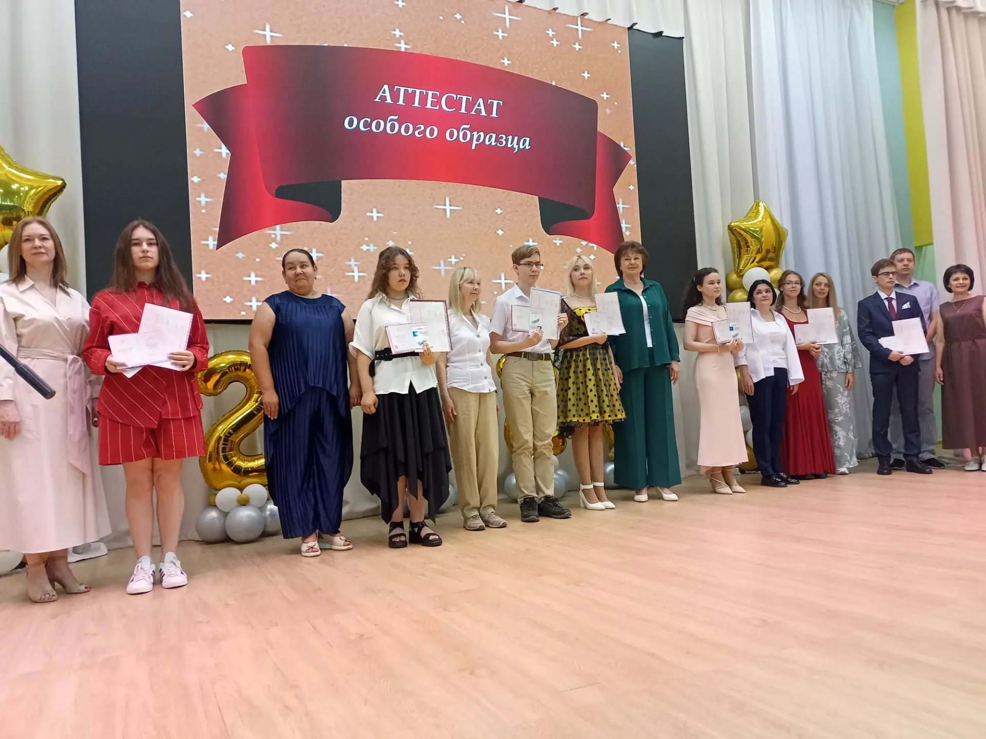 Поздравляем выпускников 9-х классов! 🎉
Девять лет школы остались позади. Впереди — время больших пе