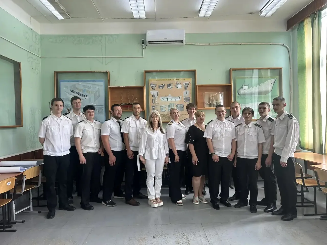 🎓⚓ Поздравляем группу 3ТСС11-1 с успешной защитой дипломных проектов!

Этот день навсегда останется