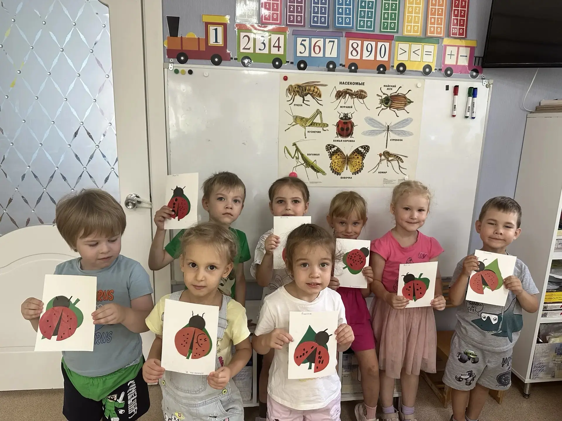 🐞 Наши малыши превратились в настоящих художников! 🎨

У нас в детском саду поселилось настоящее ле