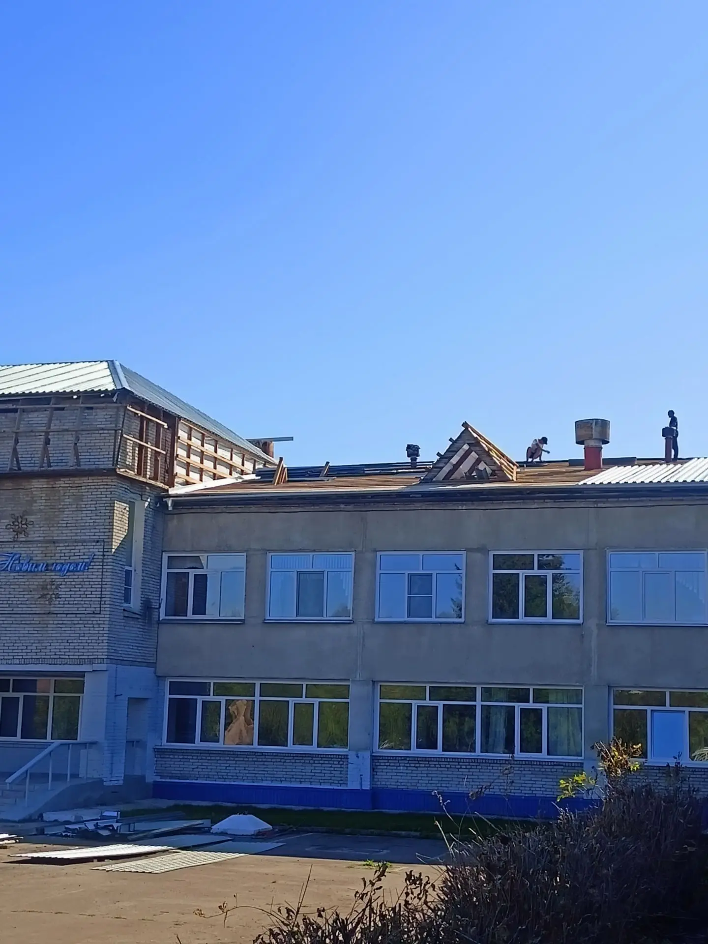 Кровля блока А до сих пор не закрыта.