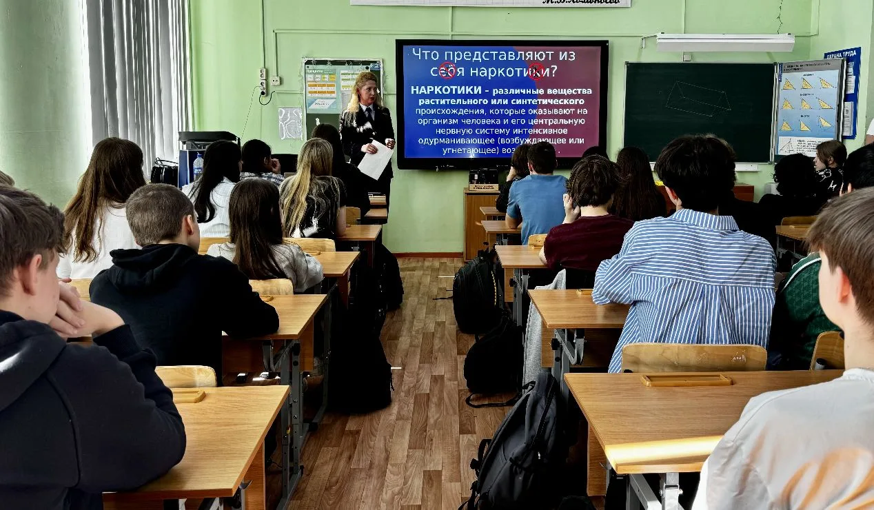 Про безопасность ☝️  👮‍♀️ В рамках профилактической работы с молодёжью сотрудники Министерства внутр