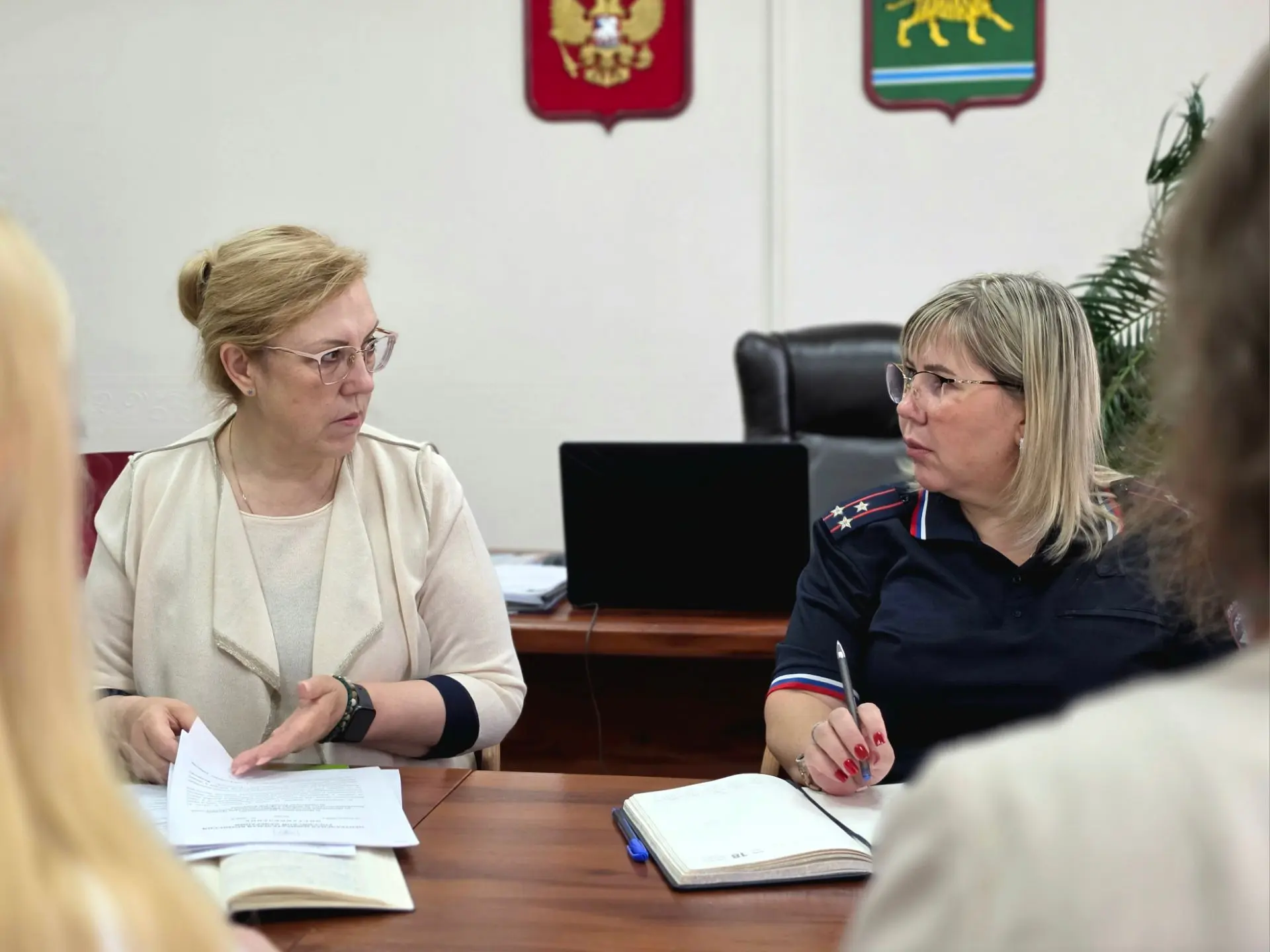 Председатель избиркома ЕАО Ольга Бабий провела встречу с начальником отделения по вопросам миграции 