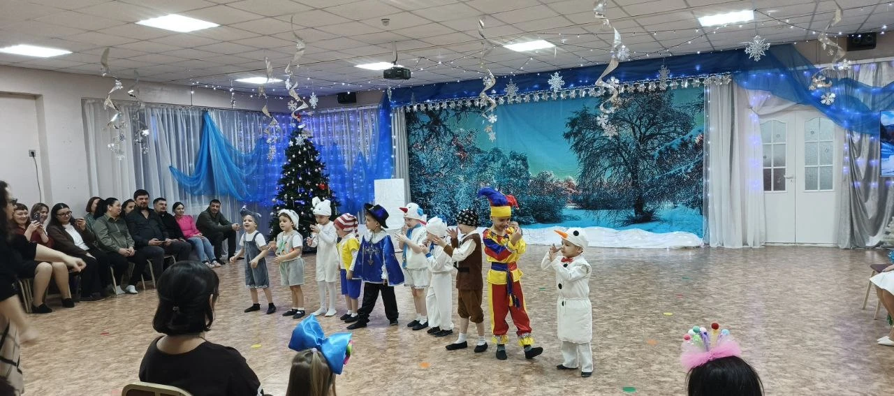 В средних группах — 6, 7 и 10 — состоялись яркие и весёлые праздники! Наши юные артисты...