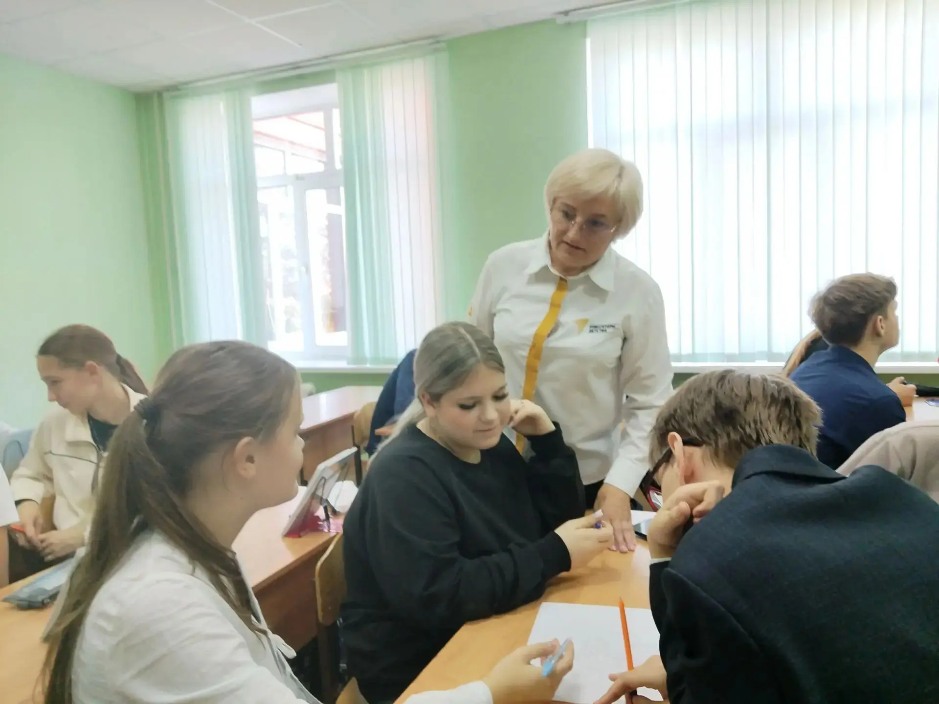 Музыка, которая объединяет: в школе прошли тематические занятия ко Дню музыки