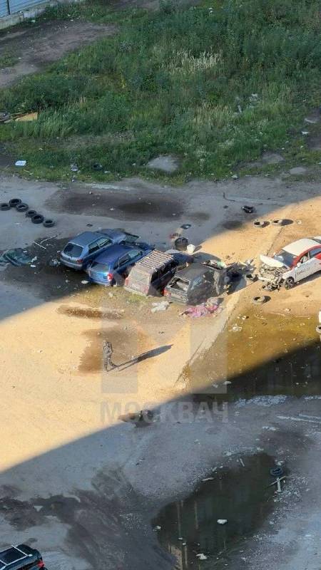 🥲 Жильцы элитного ЖК в Южнопортовом пожаловались на мусор и бездомных.