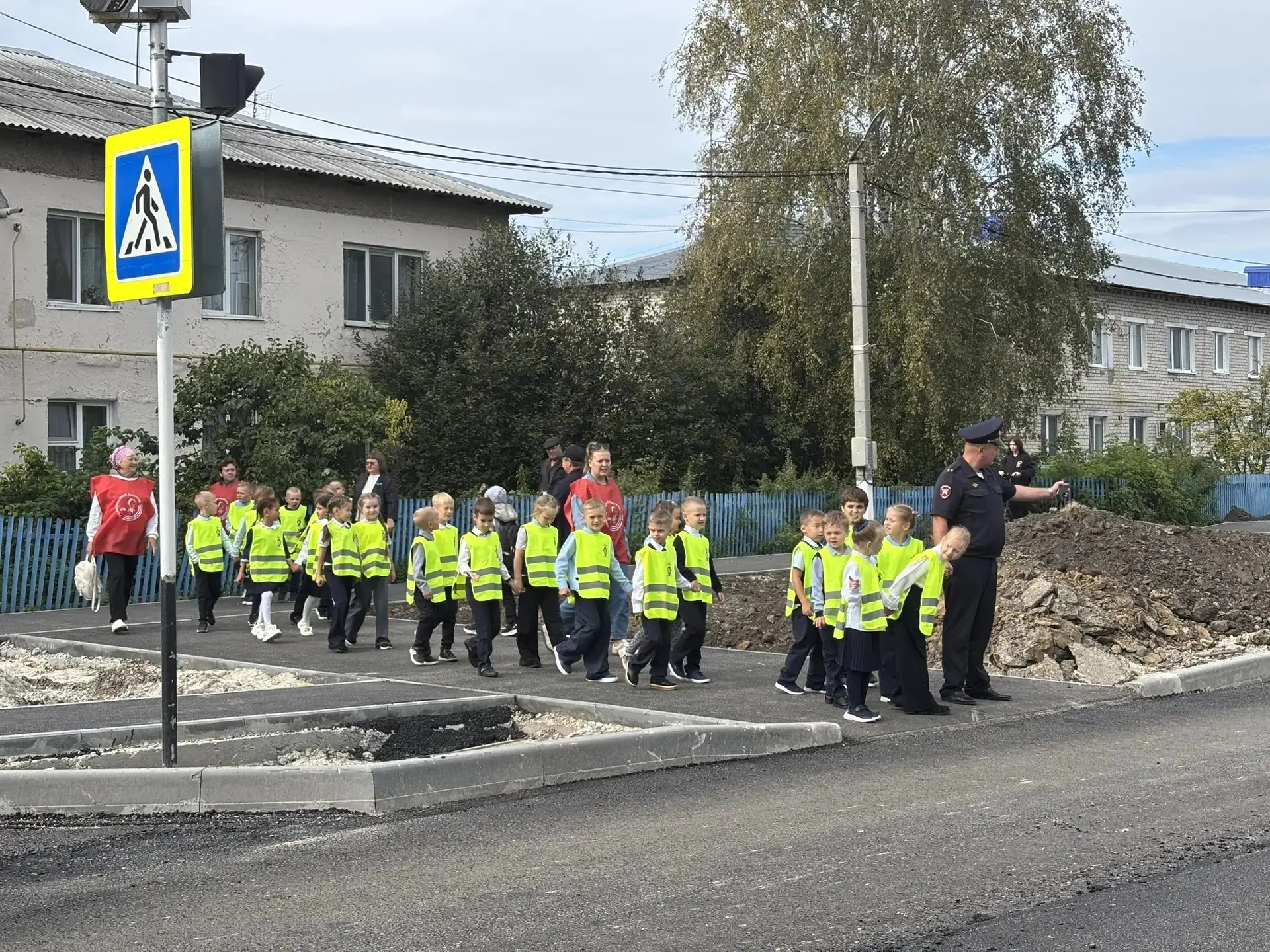 Юные червишевцы выстроили «Безопасный путь в школу»