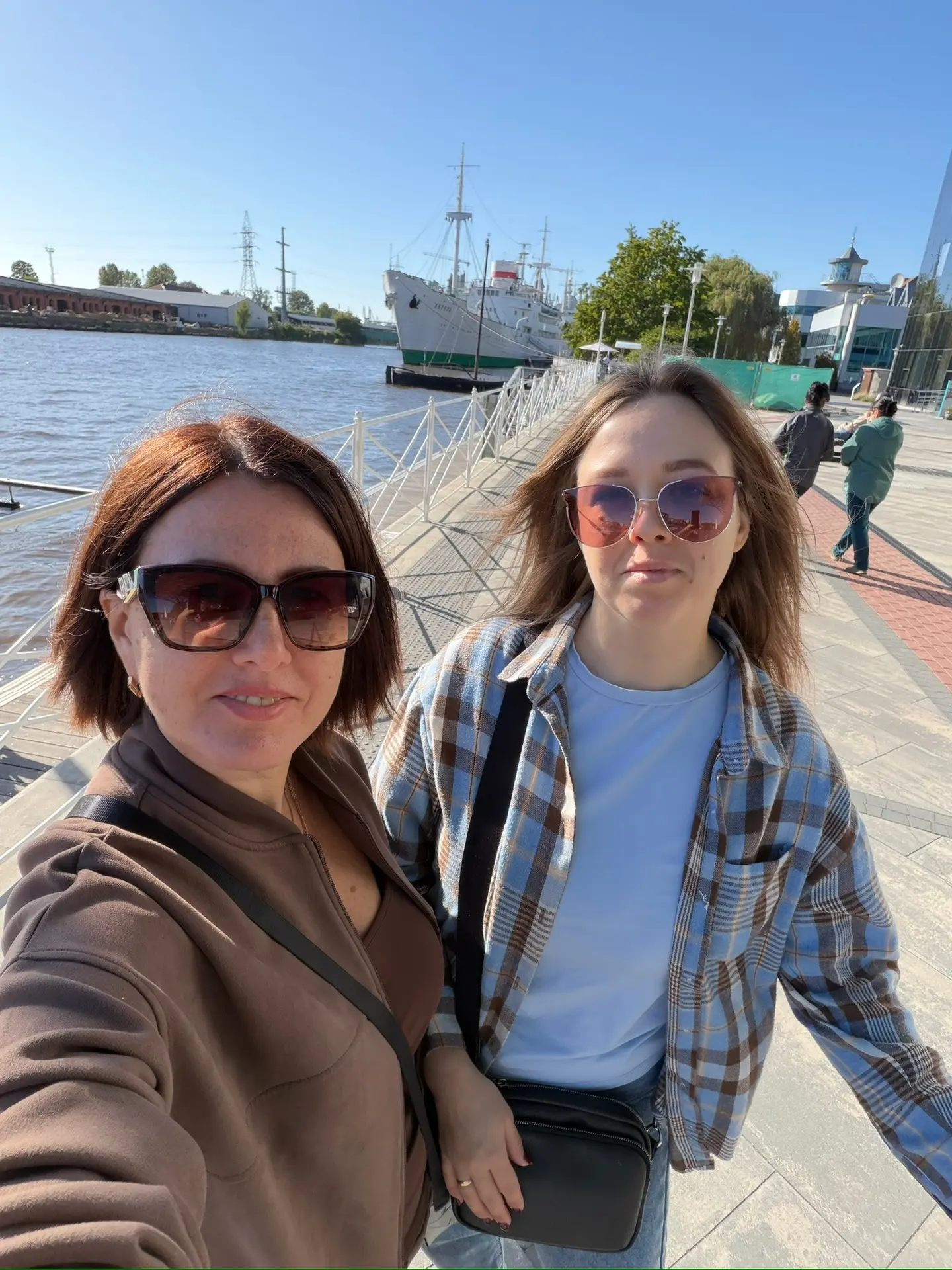 Работаем из разных городов. Собираемся там, где это важно